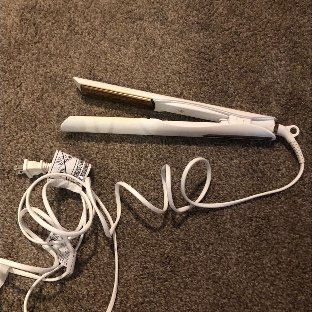 Kristen Ess straightener